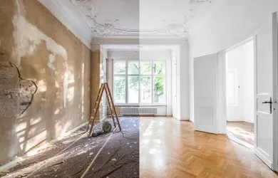 Raum im Altbau: links entkernt mit freiliegendem Mauerwerk, rechts fertig renoviert